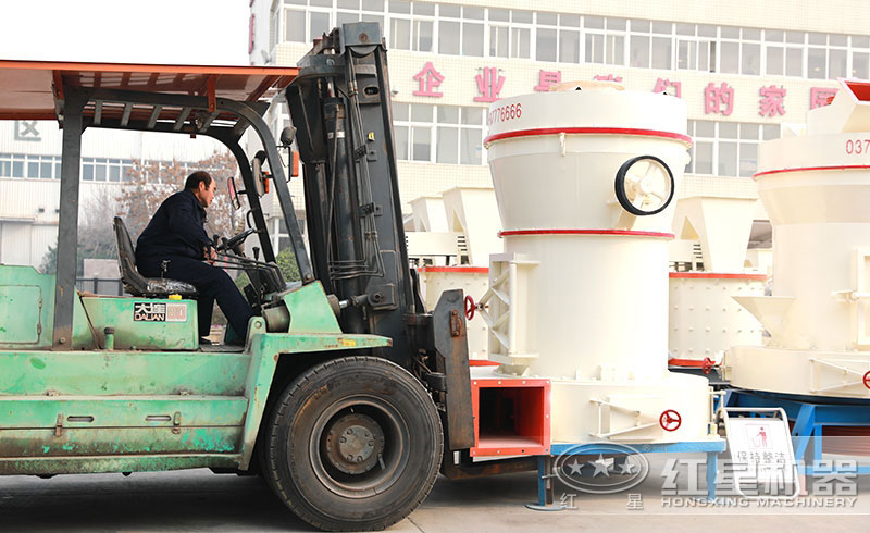 紅星機器安徽客戶磨粉機裝車發貨